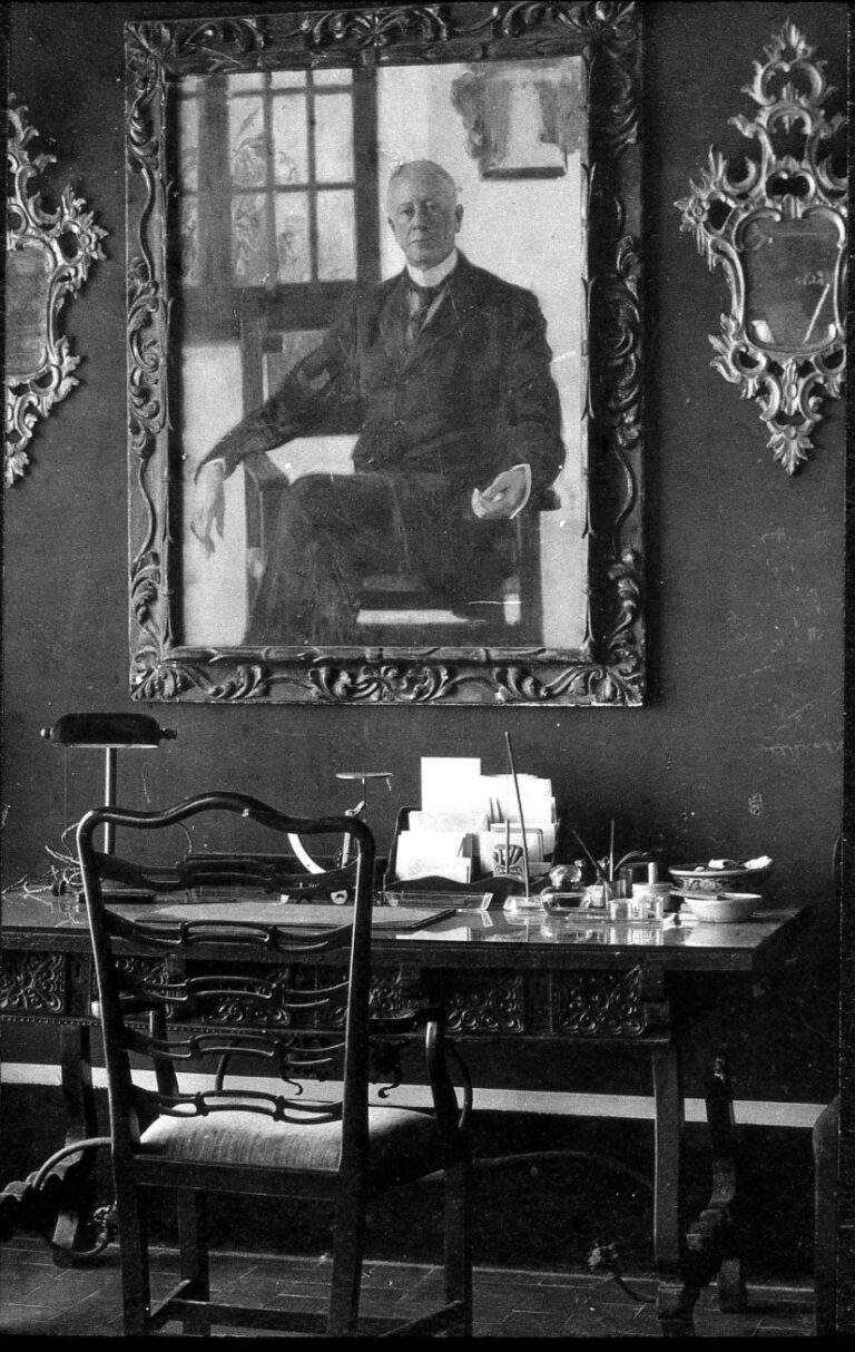 Portrait of Charles Deering by Ramon Casas hanging above the writing desk in the study at Maricel in 1917.